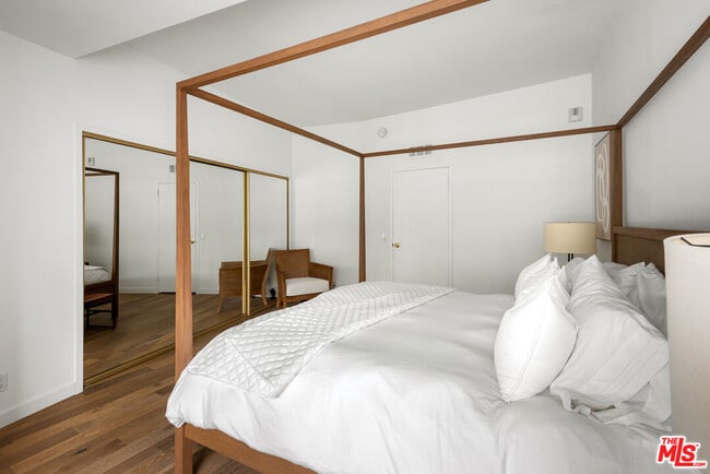 Building Photo - 7250 Franklin Ave