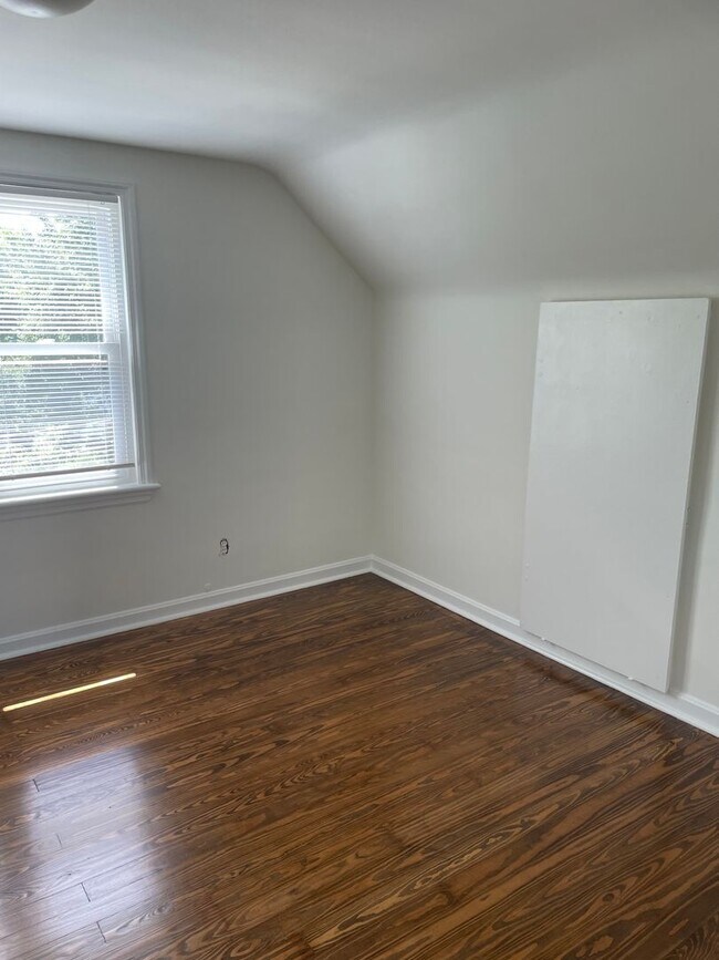 Building Photo - 1902 Ashbrook Dr