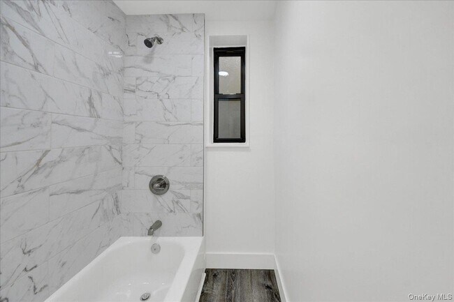 Building Photo - 3840 Greystone Ave