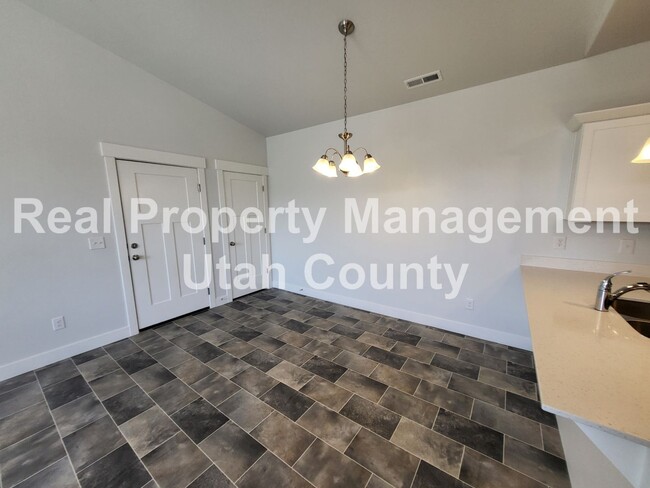 Building Photo - Small Pet Friendly Lehi Condo