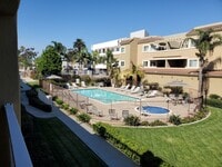 Building Photo - Gorgeous 3rd floor Corner Unit 3Bed/2Bath in Oceanside