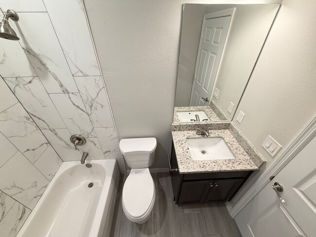 Building Photo - Beautiful 3 Bedroom, 2 Bathroom Home in Palm Bay!!