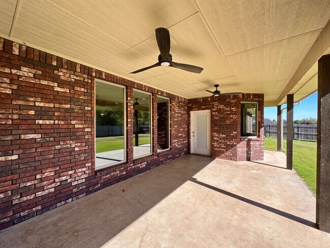 Building Photo - Rent Reduction!! 2 story, 5-bedroom 3 bath home in Wyatt Acres