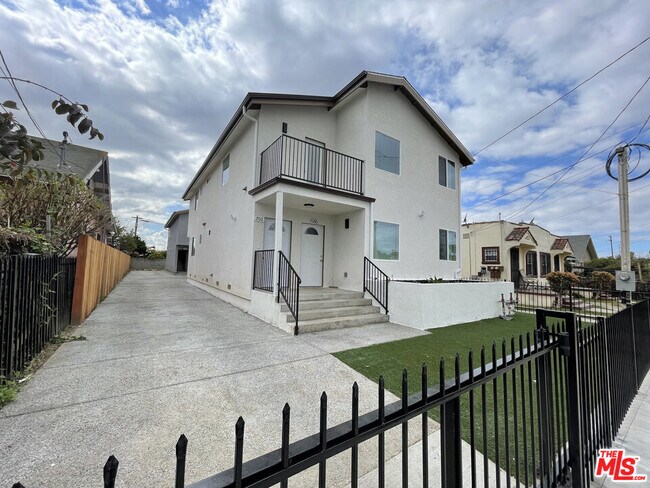 Primary Photo - 708 W 50th St