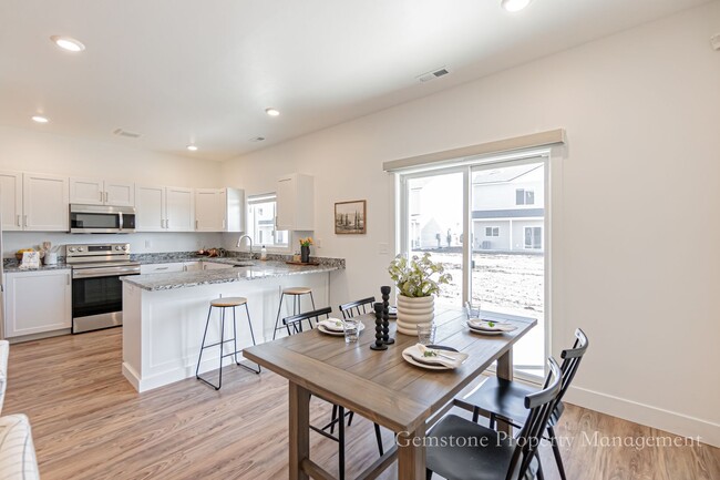 Building Photo - END UNIT - Darling 3 Bed 2.5 bath townhome...