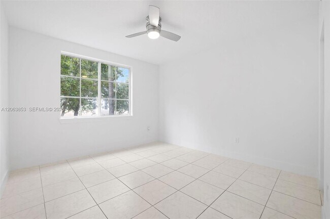 Building Photo - 6831 SW 44th St
