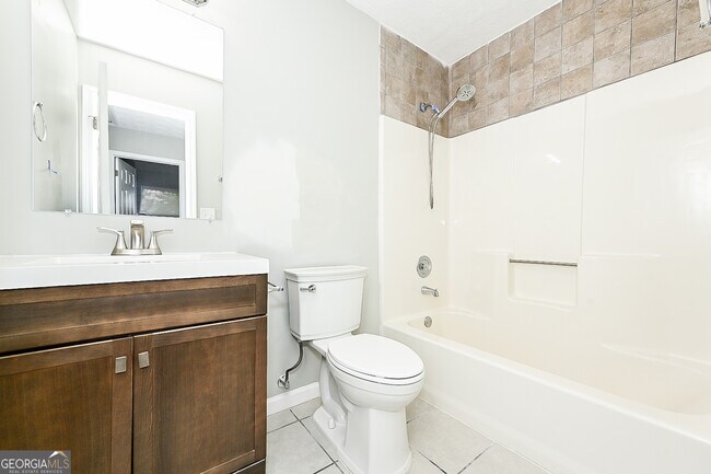 Building Photo - 3042 Medina Dr