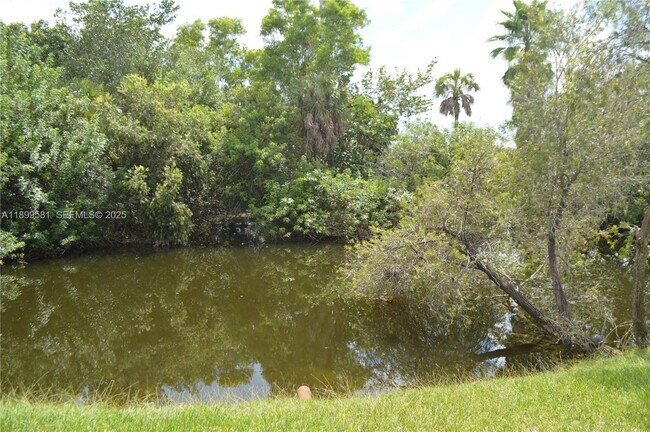 Building Photo - 303 Racquet Club Rd