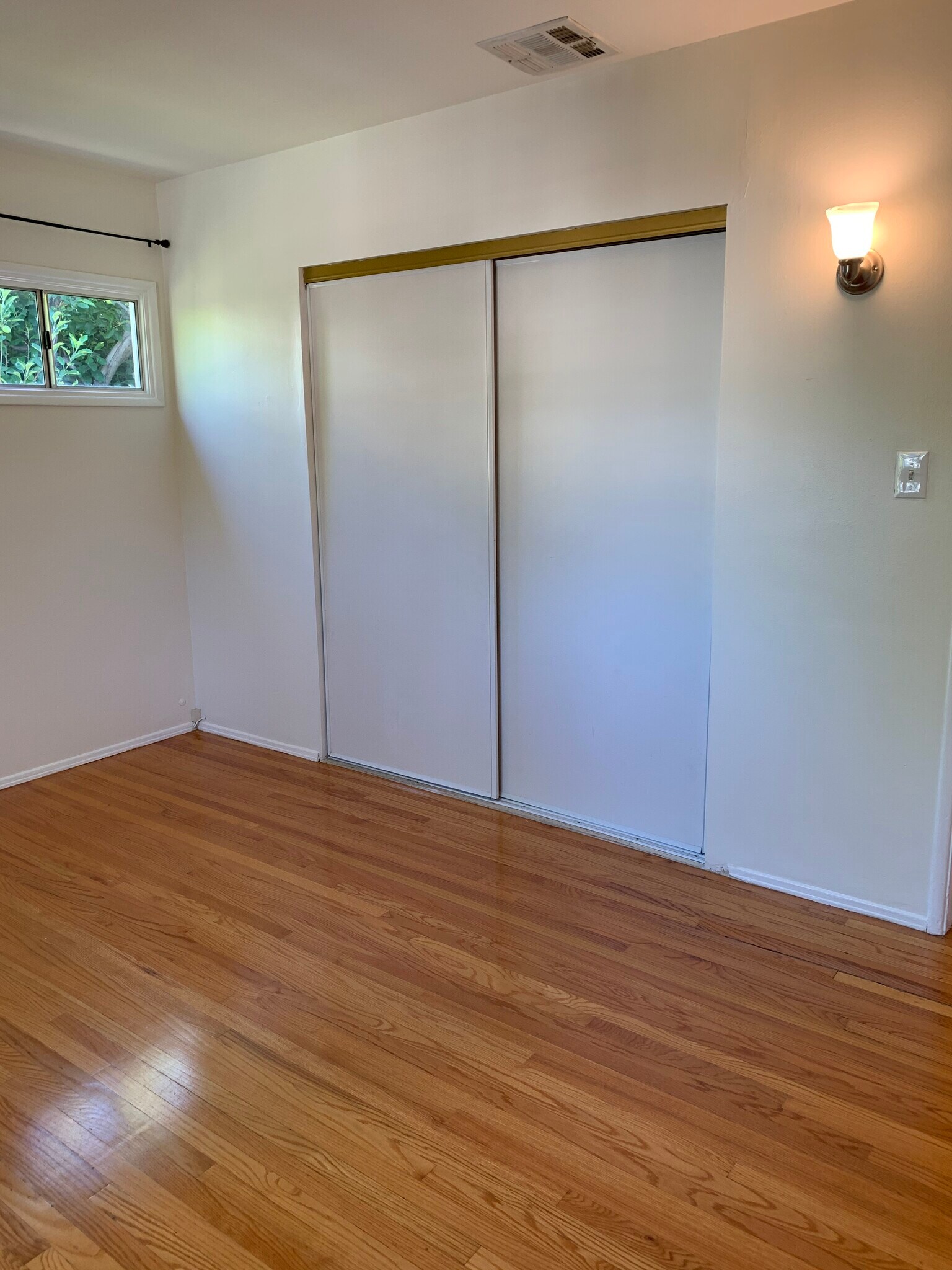 Building Photo - 10760 Russett Ave