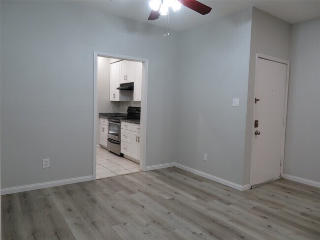 Building Photo - 9707 Richmond Ave.