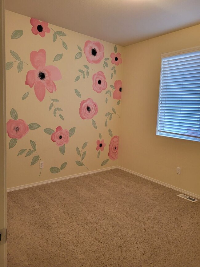 Building Photo - Beautiful 3 bedroom Rambler in perfect location