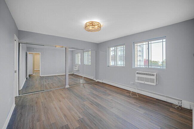 Building Photo - 5420 N Sheridan Rd