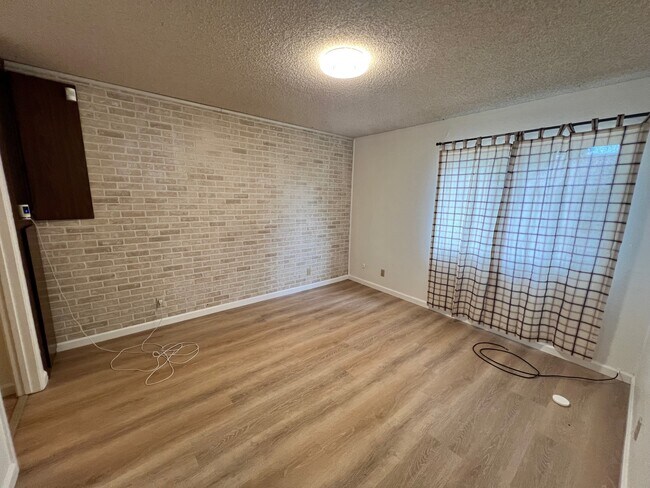 Building Photo - 2315 Mandarin Way