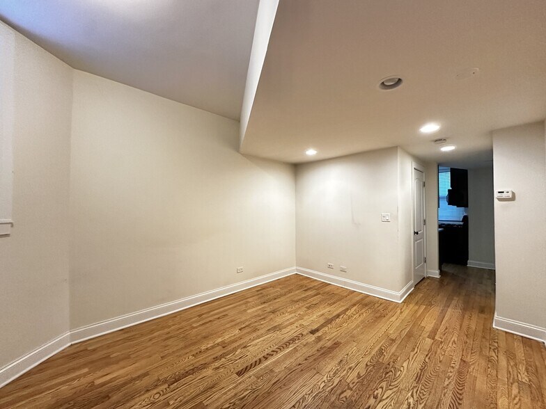 Building Photo - 4139 N Ashland Ave