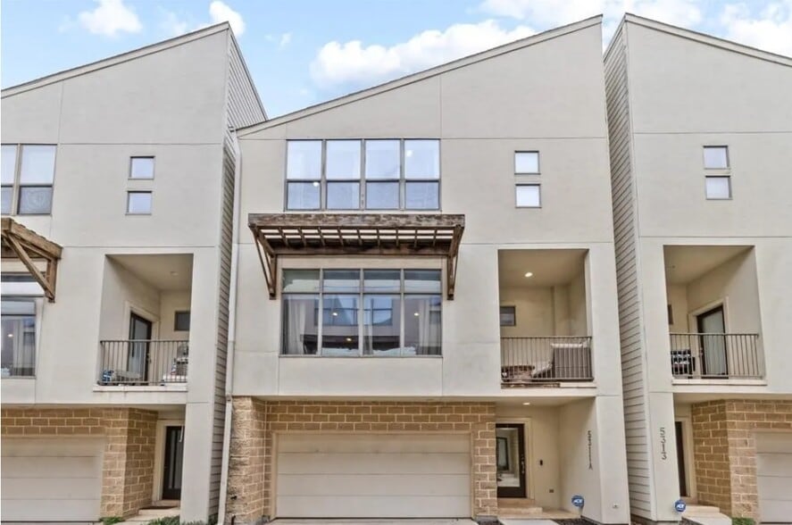 Building Photo - 5311 Lillian St