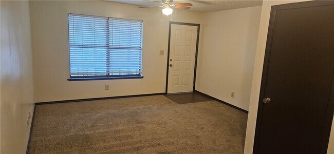 Building Photo - 632 Whitham Ave