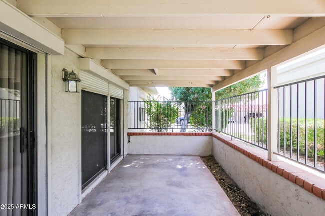 Building Photo - 7653 E Vista Dr