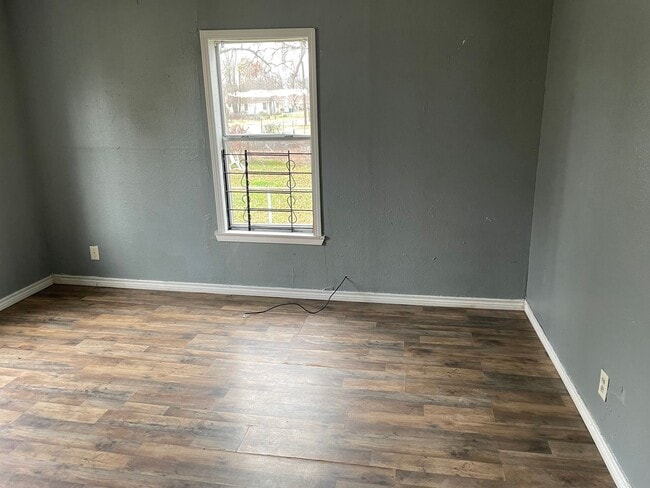 Building Photo - First Month Free!!