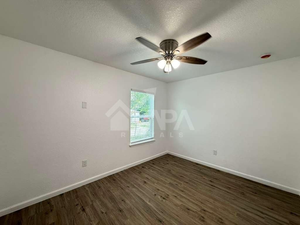 Building Photo - 242 Glamis Ave