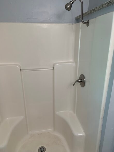 Building Photo - 519 E Evergreen St