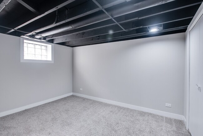 Building Photo - 1520 N Prairie Ave