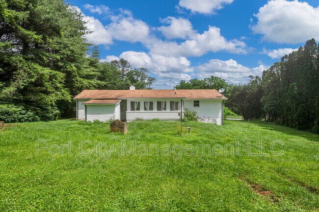 Building Photo - 2431 Clydesdale Rd