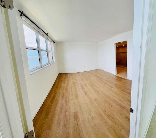 Building Photo - 1175 NE Miami Gardens Dr