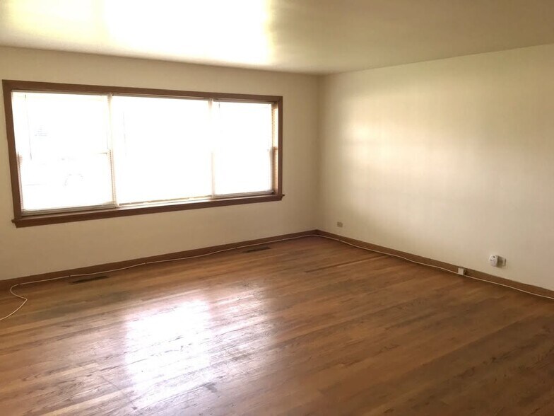 Building Photo - 10350 Milford St