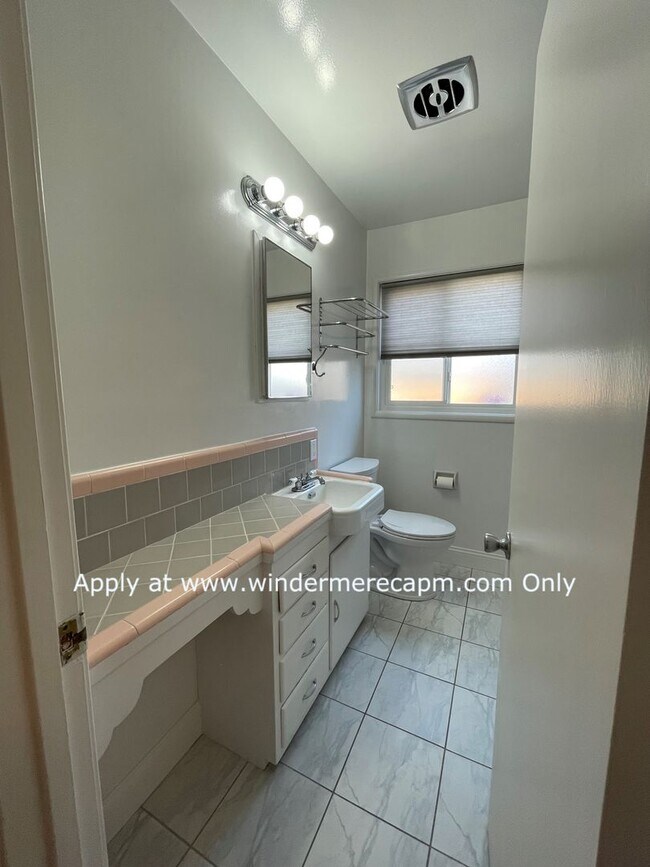 Building Photo - Fabulous Hollywood Park home 2BDRM 2BATH +...