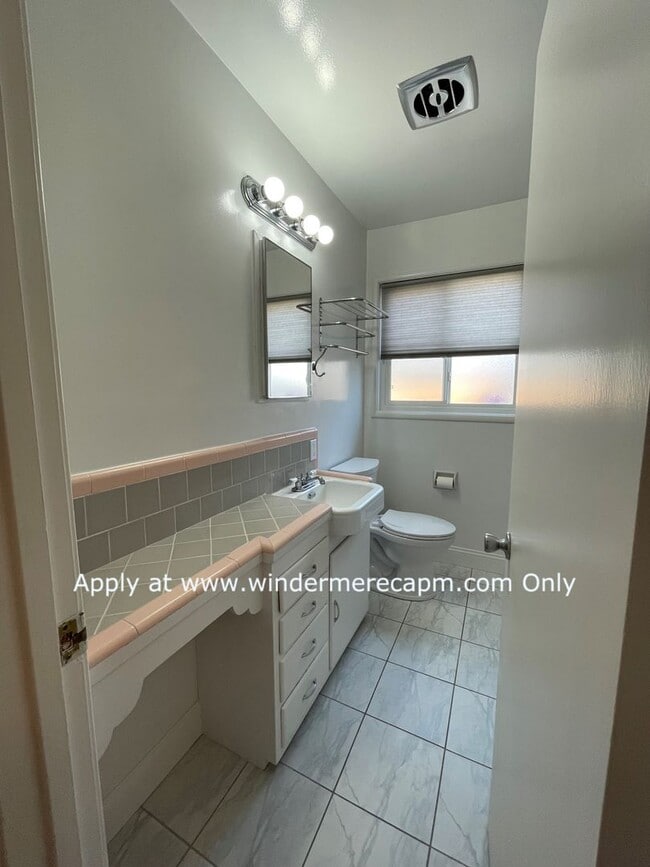 Building Photo - Fabulous Hollywood Park home 2BDRM 2BATH + Bonus/Office Room