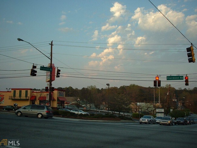 Building Photo - 3046 Briarcliff Rd NE