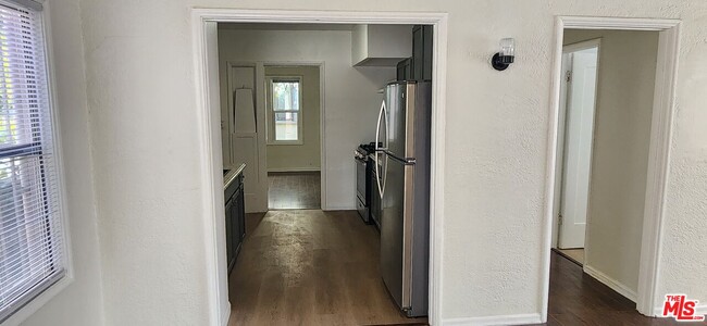 Building Photo - 1129 Queen Anne Pl