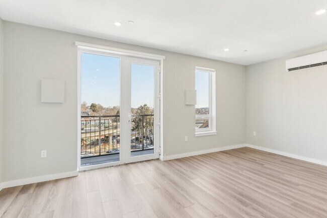 Building Photo - 1970 Dorchester Ave