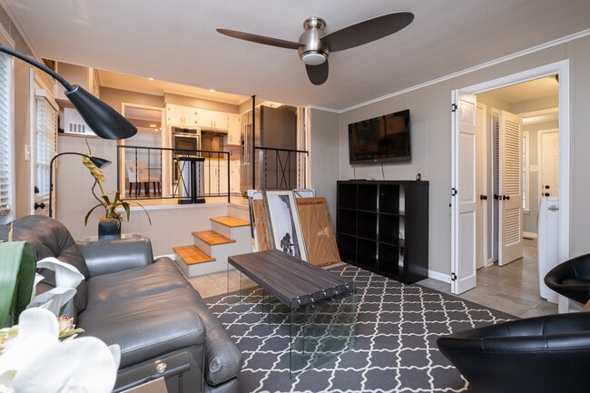 Building Photo - 312 Schoolwood Ln