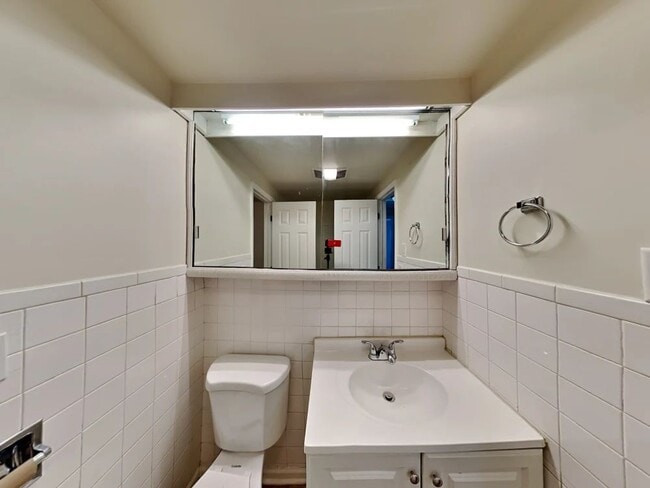 Building Photo - 333 E Center St