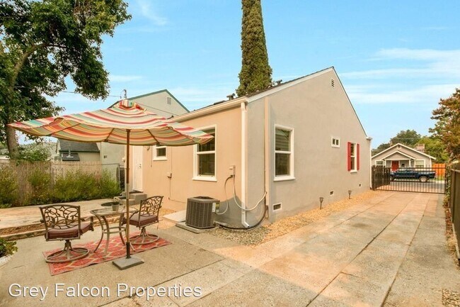 Building Photo - 2 br, 1 bath House - 3342 San Carlos Way