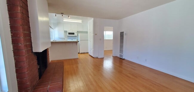 LIVING ROOM - 3822 Ocean Dr