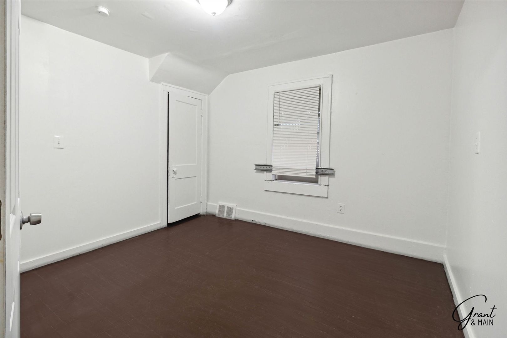 Building Photo - 16901 Log Cabin St