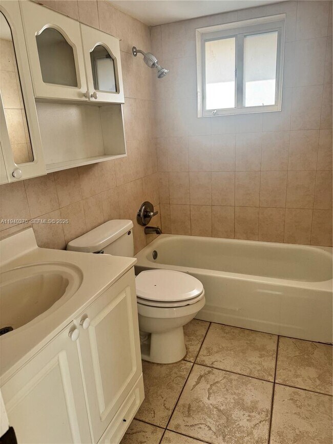 Building Photo - 7910 Taft St