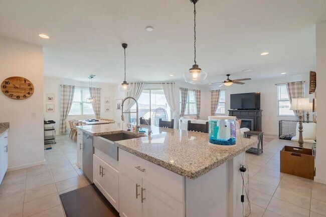 Building Photo - 2639 E Alida Trail