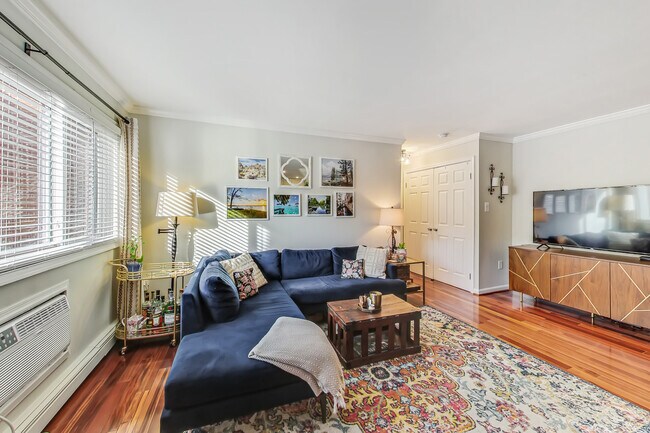 Building Photo - 1341 Clifton St NW