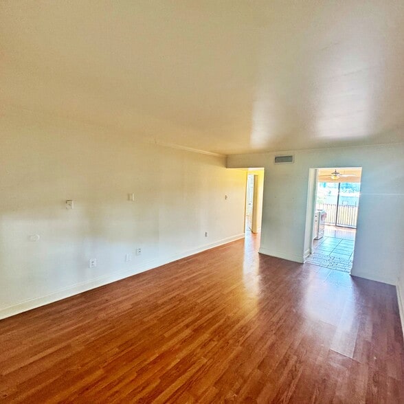 Building Photo - 210 Pelham Rd