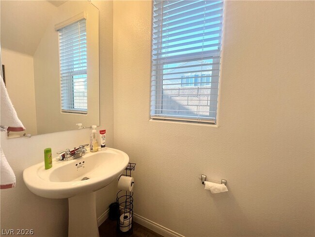 Building Photo - 5276 Sherwood Frst Ln