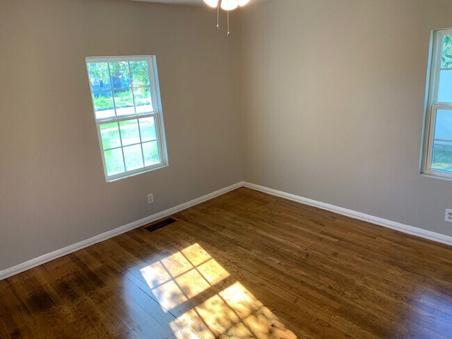 Building Photo - 4118 S Ong St