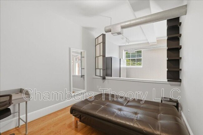 Building Photo - 2035 2nd St NW