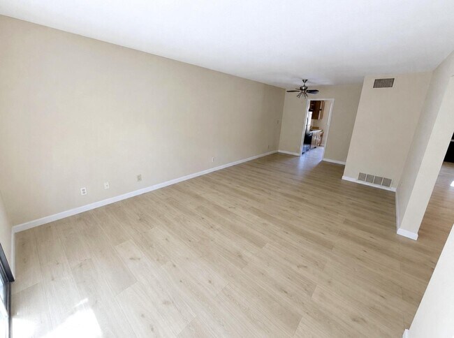Building Photo - 1662 Parkside Dr