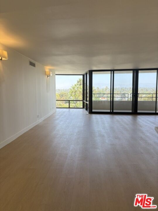 Building Photo - 4337 Marina City Dr