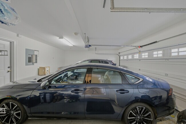 Building Photo - 1707 Summer St