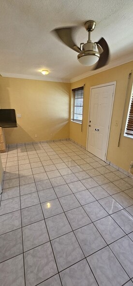 Building Photo - 2211 Lincoln St