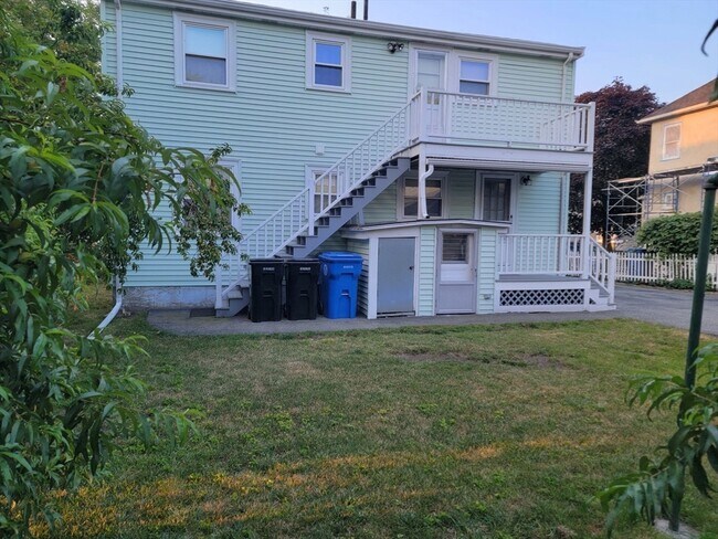 Building Photo - 23 Hull St